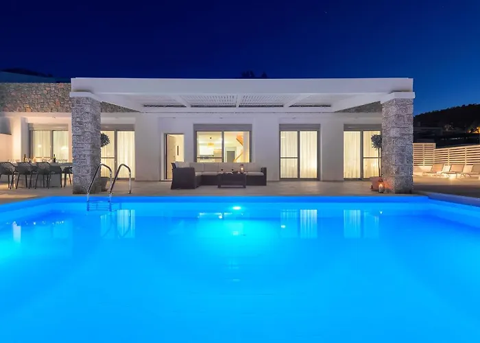 ヴィラ Hermes With Pool & Jacuzzi In *