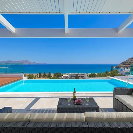 Hermes With Pool & Jacuzzi In *