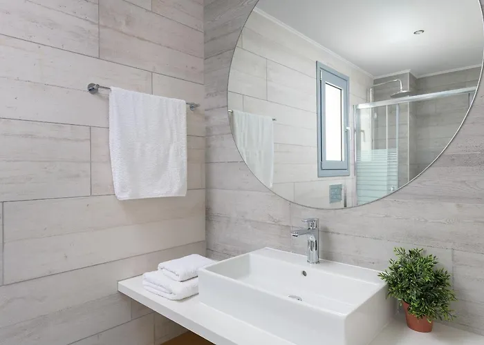 Villa Hermes With Pool & Jacuzzi In *