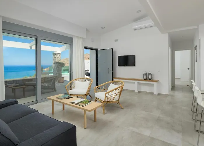 Hermes With Pool & Jacuzzi In