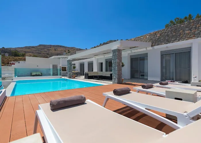 Hermes With Pool & Jacuzzi In فيلة لينثوس