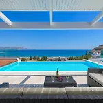 Hermes With Pool & Jacuzzi In *
