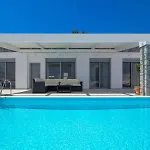 Villa Hermes With Pool & Jacuzzi In *
