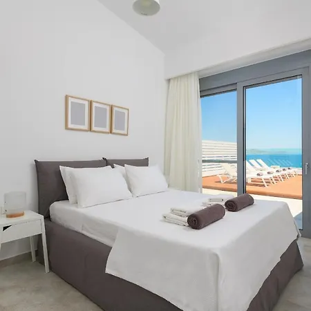 Hermes With Pool & Jacuzzi In *