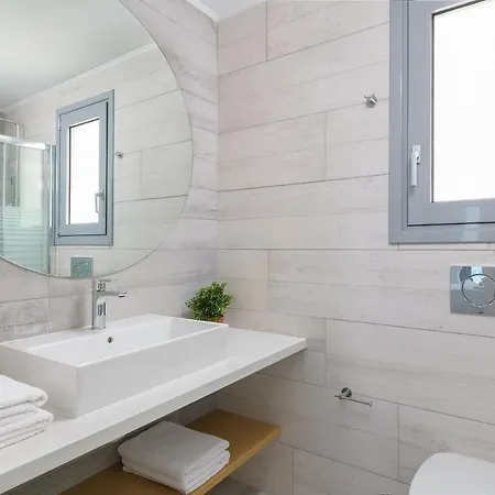 Hermes With Pool & Jacuzzi In * Lindos (Rhodes)